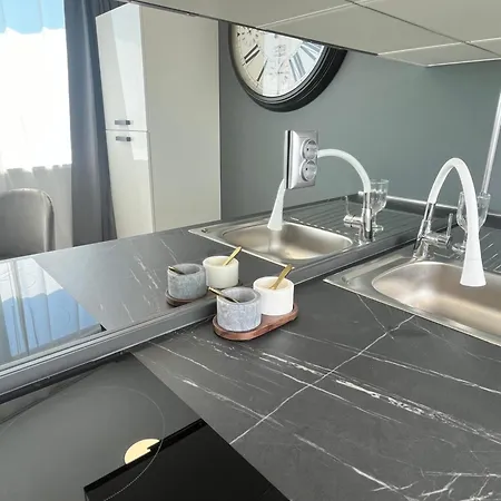 Sunny Plaza Celebrity Apartment