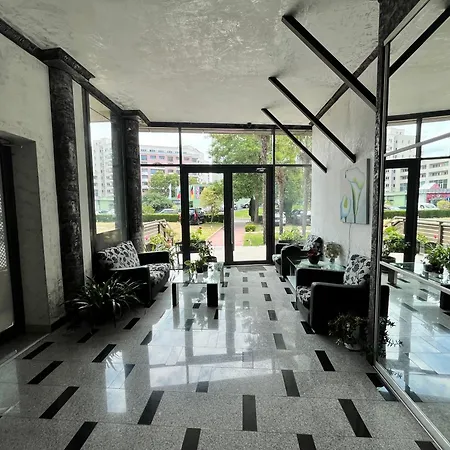 Sunny Plaza Celebrity Apartment *